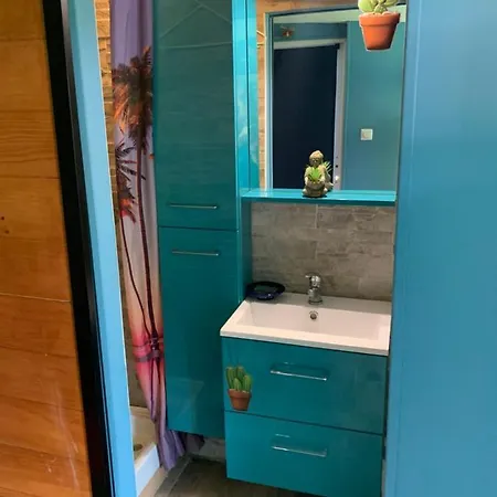 Holiday home Dependance Dans Le Jardin Franqueville-Saint-Pierre